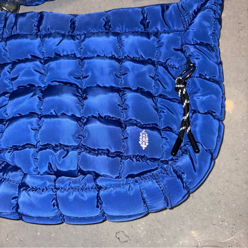 NWT Free People x FP Movement Quilted Baby Carryall Crossbody Bag in Royal Blue - Picture 8 of 12